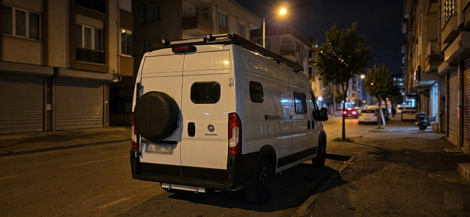 Şehirde Görünmez Olmak: Büyükşehirlerde Karavanla Stealth (Ghost) Konaklama Rehberi